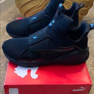 Women’s PUMA sneakers